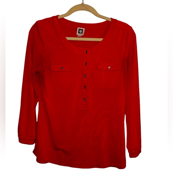 4/20$ ❤️Anne Klein Red stretch blouse with gold button 3/4 sleeve - Picture 3 of 3